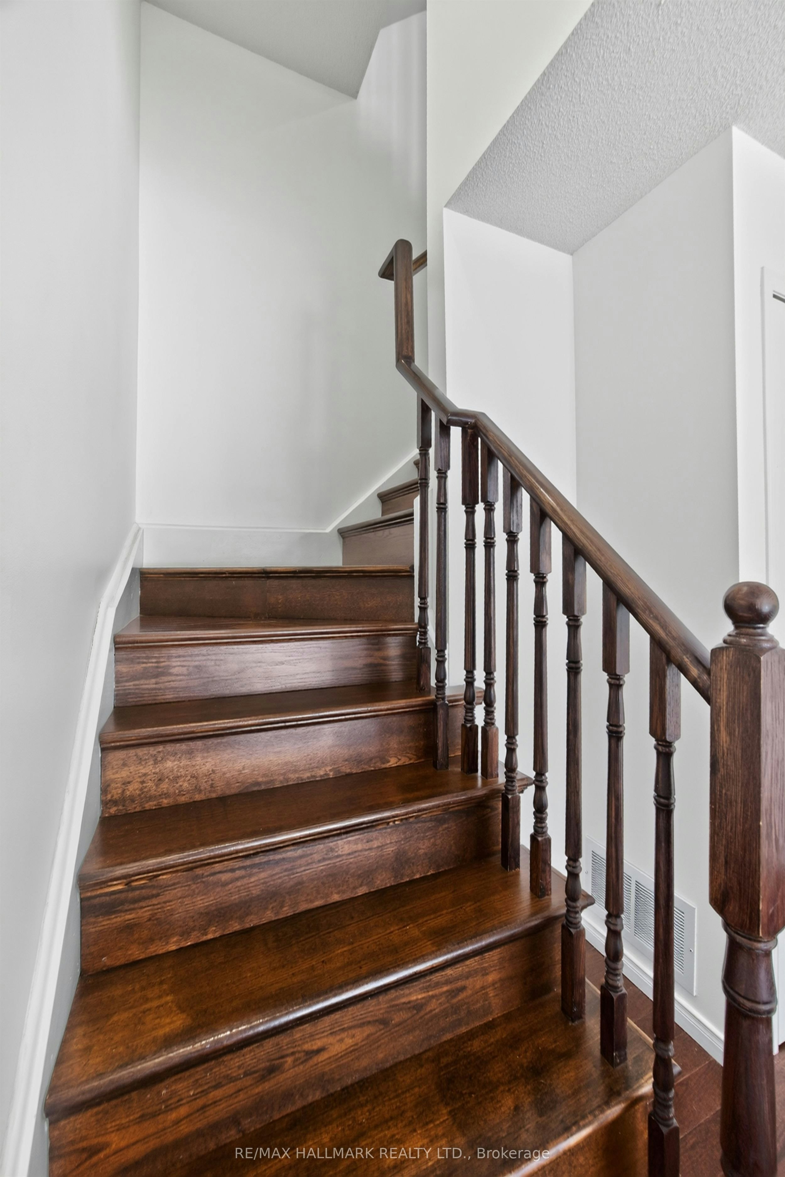 10 Linnell Street, Ajax, ON, L1Z 0K9 - 11