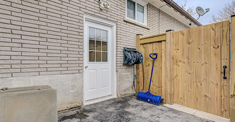Bsmnt-25 Strike Avenue, Clarington, ON, L1C 1K2 - 2