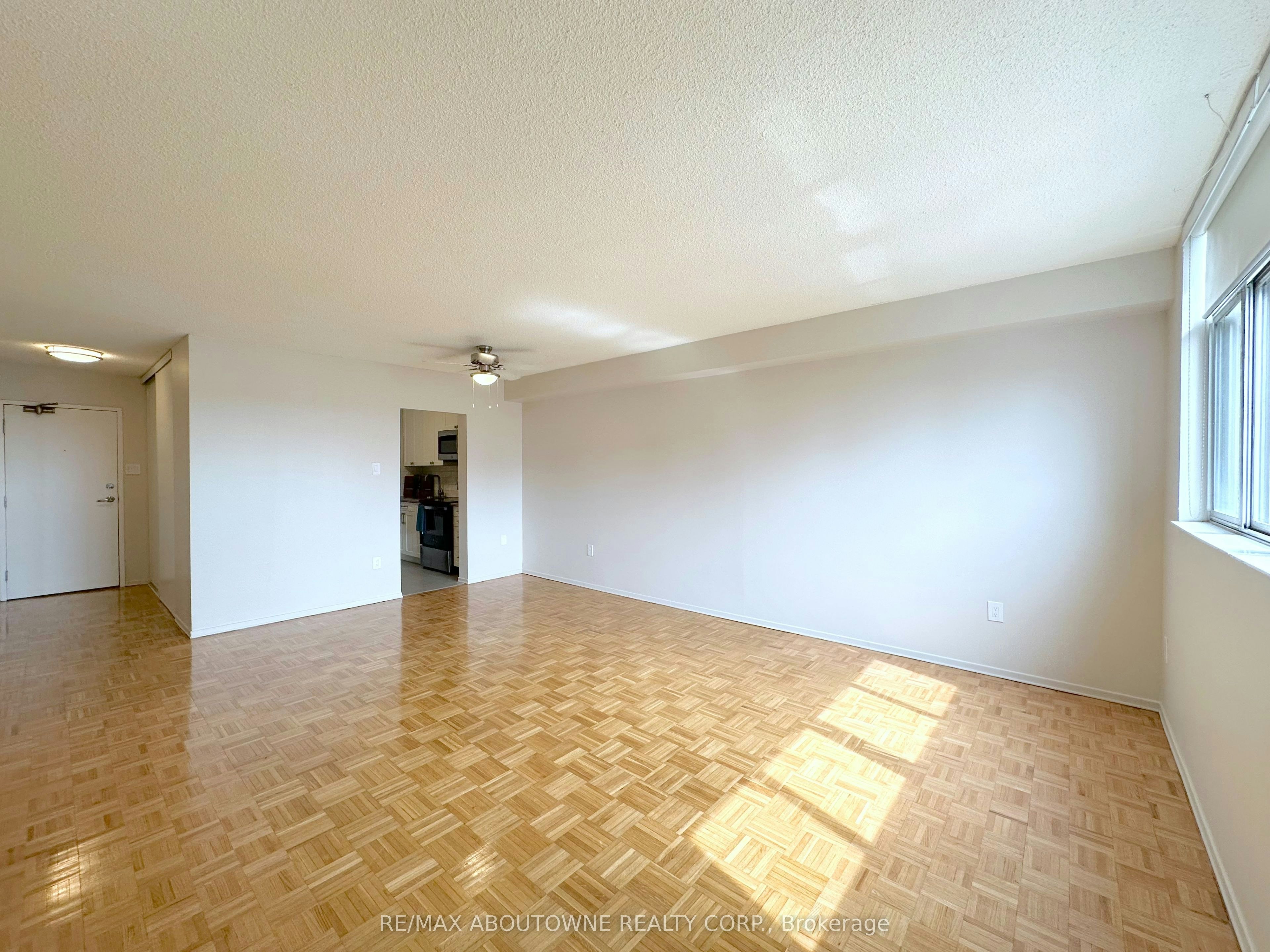 1021-30 Denton Avenue, Toronto, ON, M1L 4P2 - 6