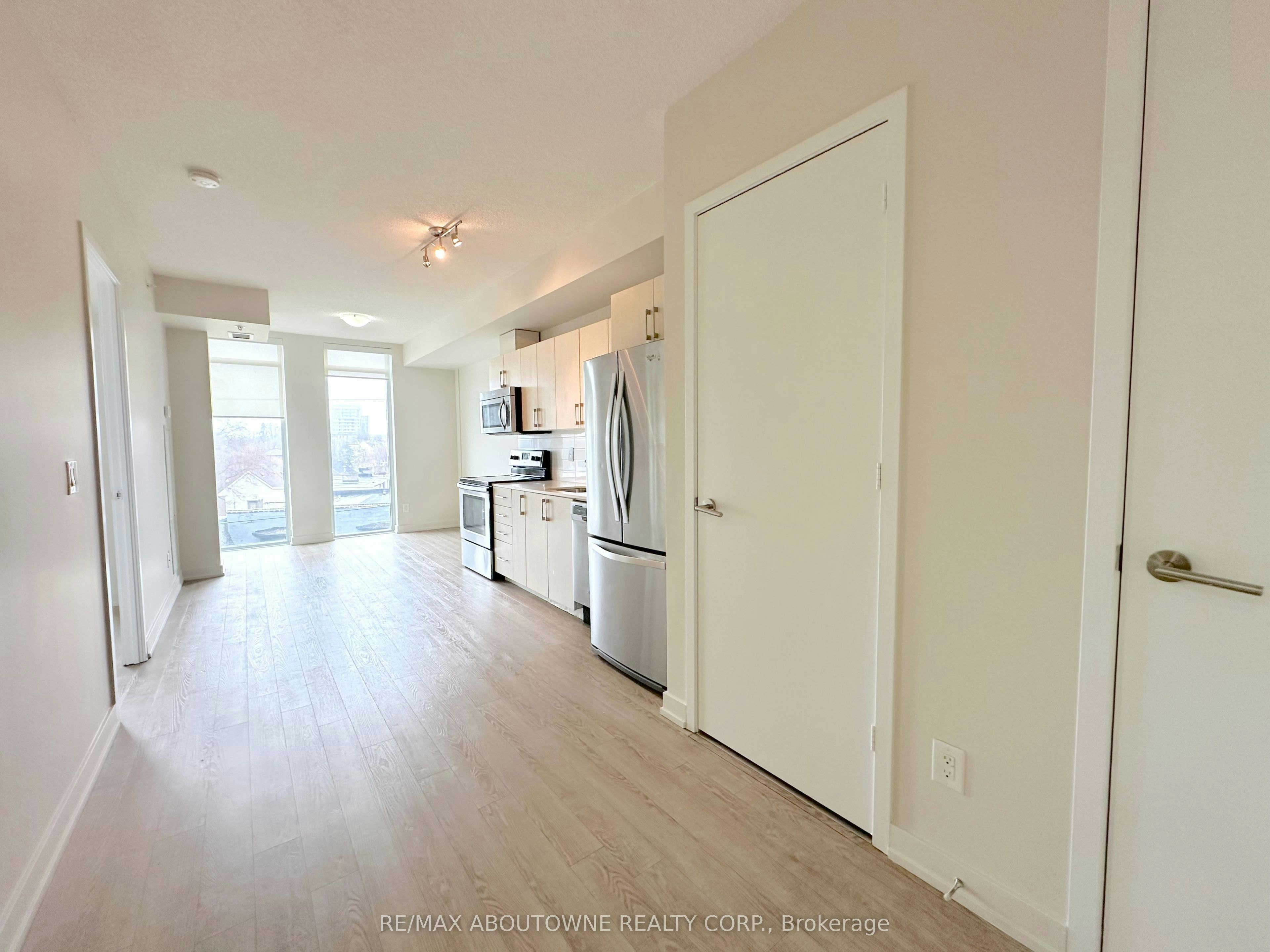 406-763 Woodbine Avenue, Toronto, ON, M4E 2J4 - 2