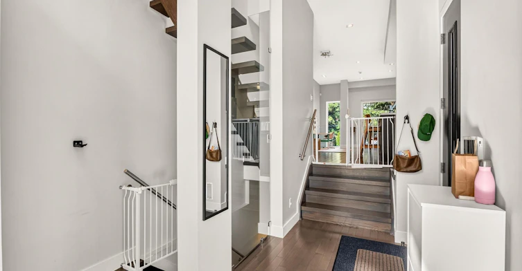 235 Cedarvale Avenue, Toronto, ON, M4C 4K3 - 8