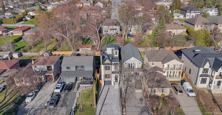 819 Fairview Avenue, Pickering, ON, L1W 1M7 - 2