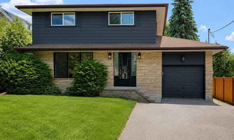 865 Regent Drive