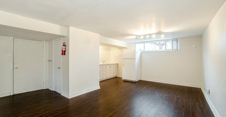 Lower-5 Applefield Drive, Toronto, ON, M1P 3X8 - 14