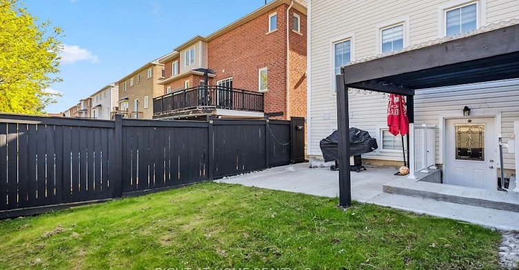 21 Rainbow Crescent Rainbow Crescent, Whitby, ON, L1M 2N6 - 2