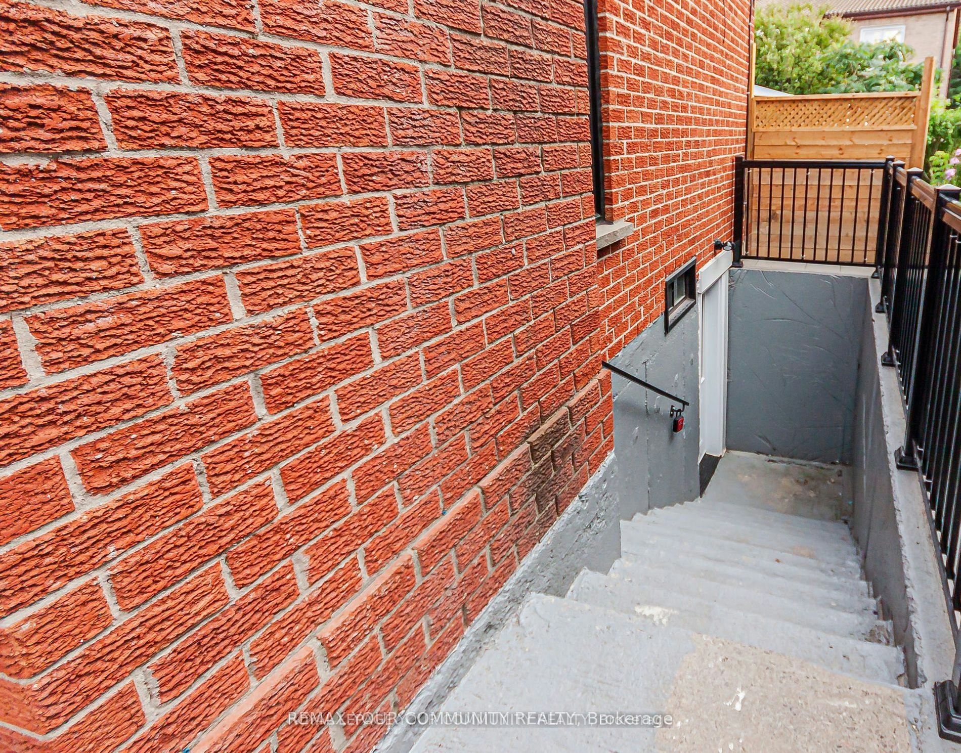 Bsmt-33 Durness Avenue, Toronto, ON, M1B 4W4 - 4