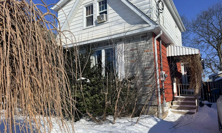 87 Gladstone Avenue