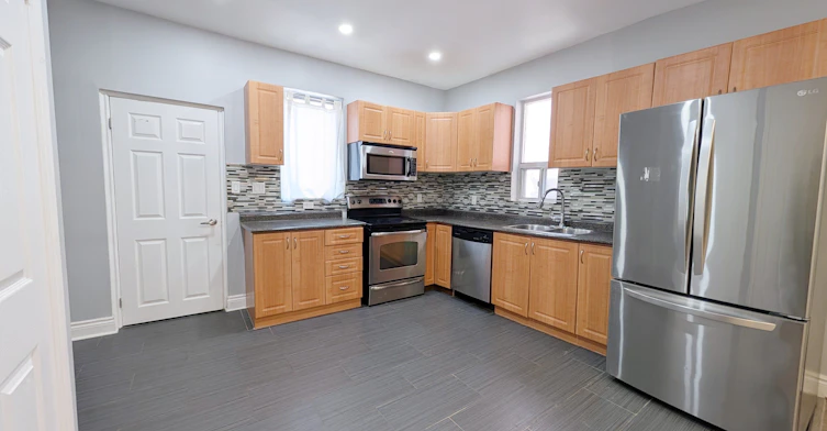 1-252 Greenwood Avenue, Toronto, ON, M4L 2R3 - 2