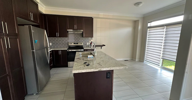 2 Bruce Cameron Drive, Clarington, ON, L1C 4A1 - 4