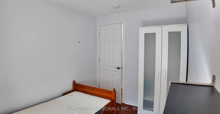 B-5 Farmbrook Road, Toronto, ON, M1J 2S3 - 13