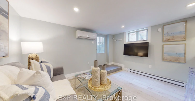 D-122 Parkmount Road, Toronto, ON, M4J 4V4 - 4