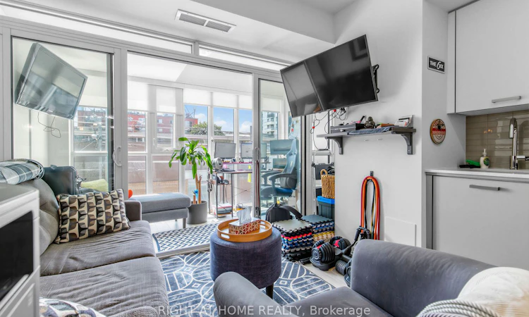 211-1630 Queen Street E