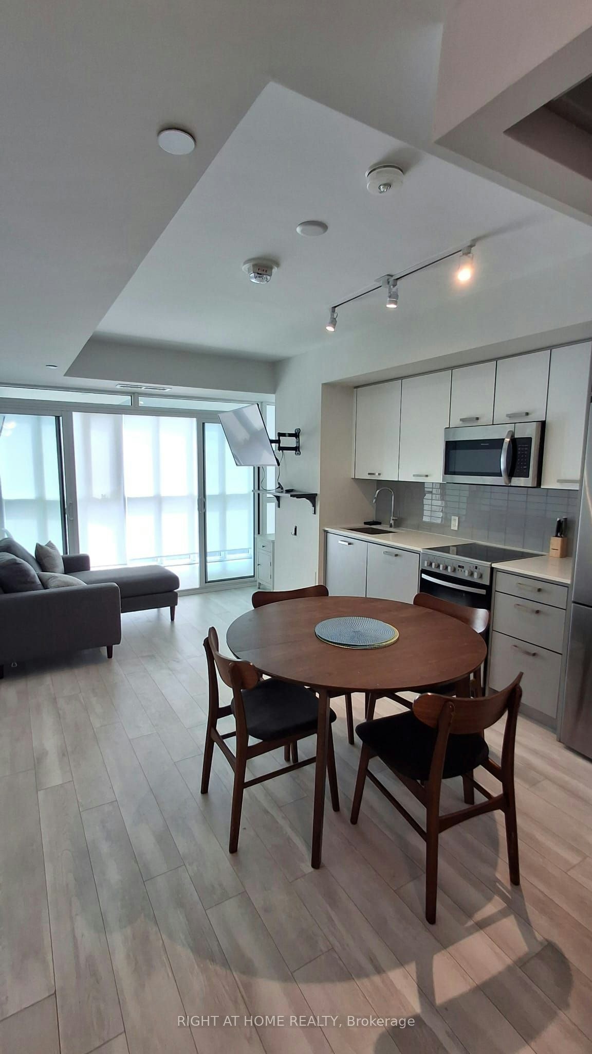 211-1630 Queen Street E, Toronto, ON, M4L 0B3