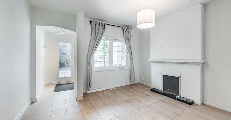 573 Coxwell Avenue, Toronto, ON, M4C 3B5 - 4