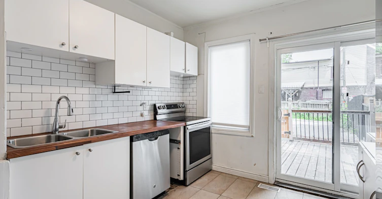 573 Coxwell Avenue, Toronto, ON, M4C 3B5 - 9