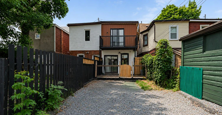 573 Coxwell Avenue, Toronto, ON, M4C 3B5 - 28