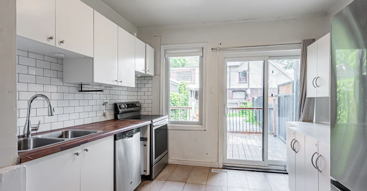 573 Coxwell Avenue, Toronto, ON, M4C 3B5 - 10