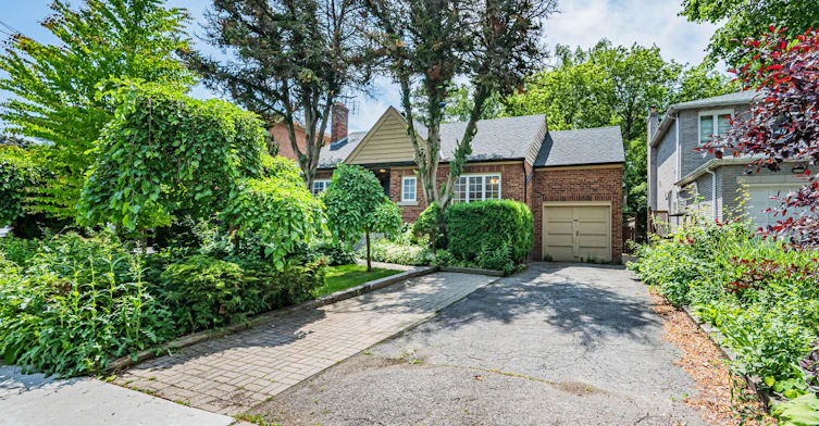 59 Parkview Hill Crescent, Toronto, ON, M4B 1R1 - 2