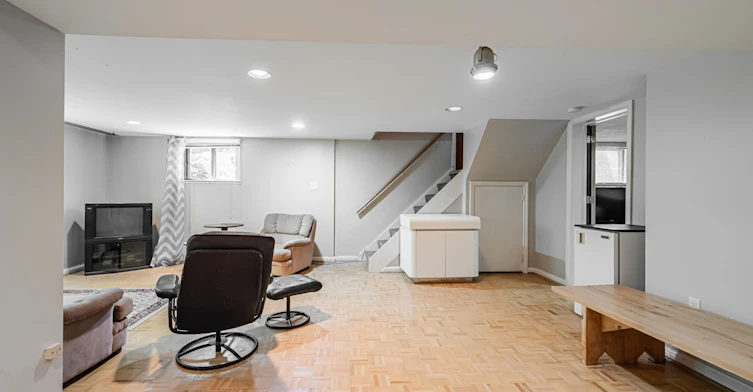 59 Parkview Hill Crescent, Toronto, ON, M4B 1R1 - 25