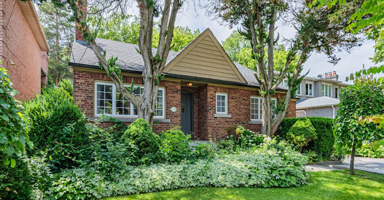 59 Parkview Hill Crescent, Toronto, ON, M4B 1R1