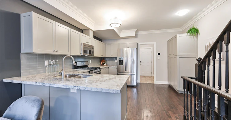 2833 St. Clair Avenue E, Toronto, ON, M4B 1N3 - 9