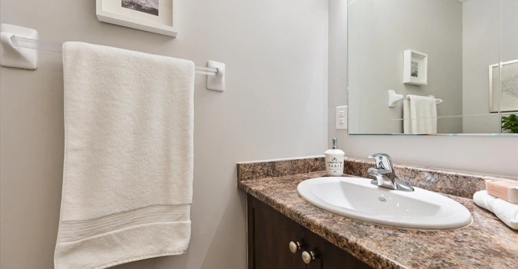 2833 St. Clair Avenue E, Toronto, ON, M4B 1N3 - 12