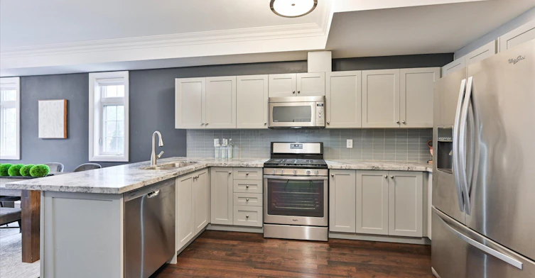 2833 St. Clair Avenue E, Toronto, ON, M4B 1N3 - 10