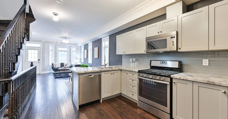 2833 St. Clair Avenue E, Toronto, ON, M4B 1N3 - 11