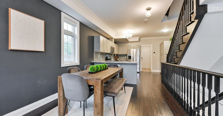 2833 St. Clair Avenue E, Toronto, ON, M4B 1N3 - 7