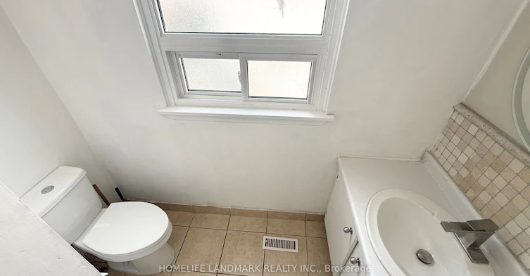 Main Floor-81 United Square, Toronto, ON, M1B 2B9 - 14