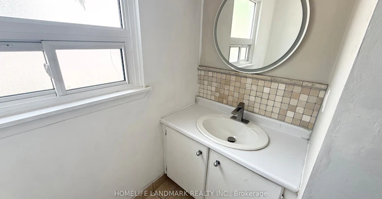Main Floor-81 United Square, Toronto, ON, M1B 2B9 - 16