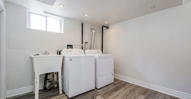 32 Florens Avenue, Toronto, ON, M1L 1R6 - 22