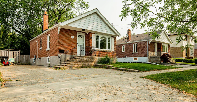 32 Florens Avenue, Toronto, ON, M1L 1R6