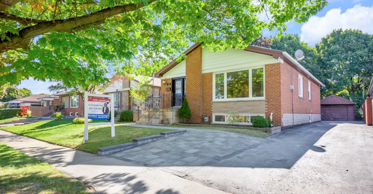 Main-49 Mcgregor Road W, Toronto, ON, M1P 1C9 - 2