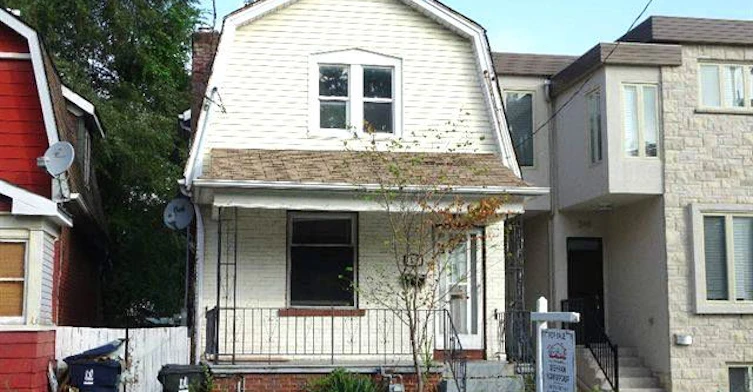 Upper-238 Lumsden Avenue, Toronto, ON, M4C 2K4