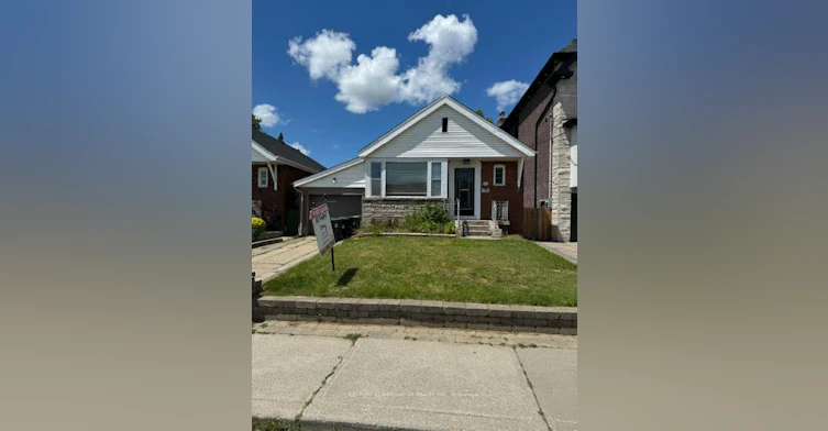 10 Memorial Park Avenue, Toronto, ON, M4J 2J6