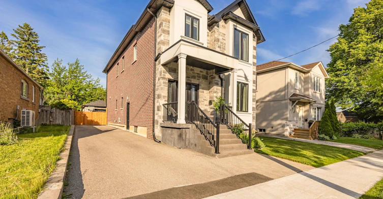 3 Highvale Road, Toronto, ON, M1L 3R2