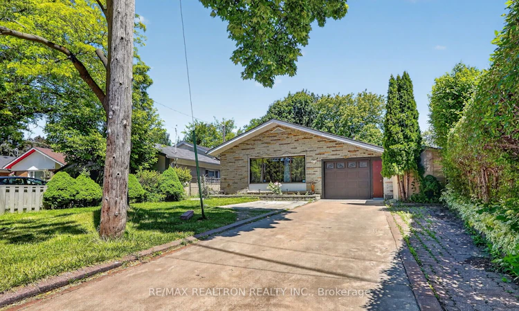 8 Bonnechere Crescent
