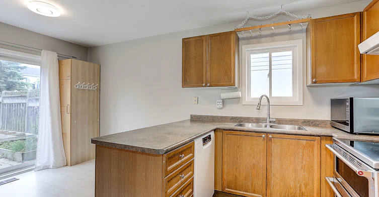 4 Sinden Drive, Whitby, ON, L1M 2B8 - 10