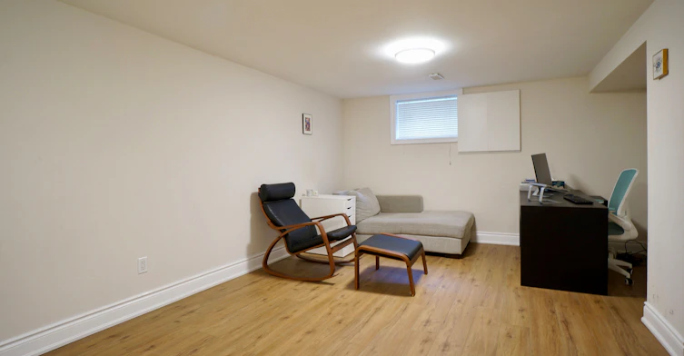 7 Twin Pauls Crescent, Toronto, ON, M1R 3Z6 - 10