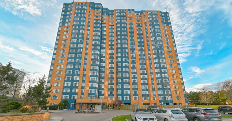 703-88 Alton Towers Circle, Toronto, ON, M1V 5C5