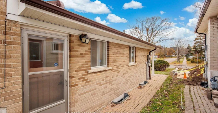 Lower-12 Wardencourt Drive, Toronto, ON, M1T 2H3 - 2