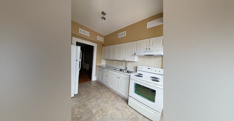 Upper #2-1110 Simcoe Street S, Oshawa, ON, L1H 4L8 - 2