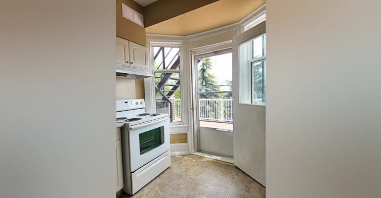 Upper #2-1110 Simcoe Street S, Oshawa, ON, L1H 4L8 - 3
