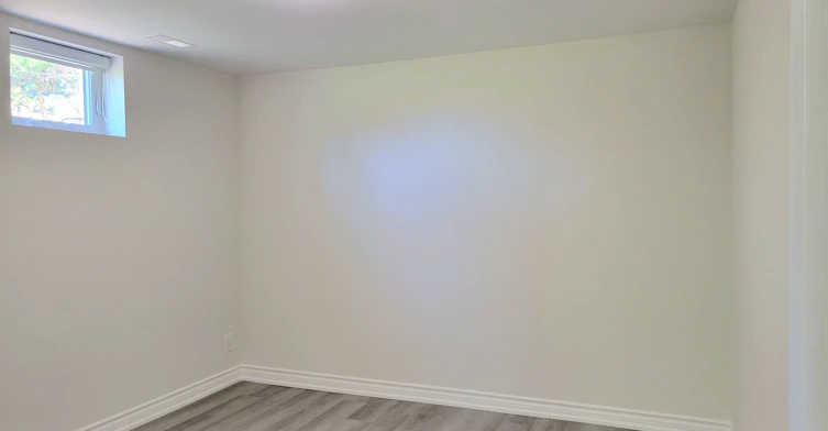 Bsmt-6 Gardens Crescent, Toronto, ON, M4B 1T5 - 8