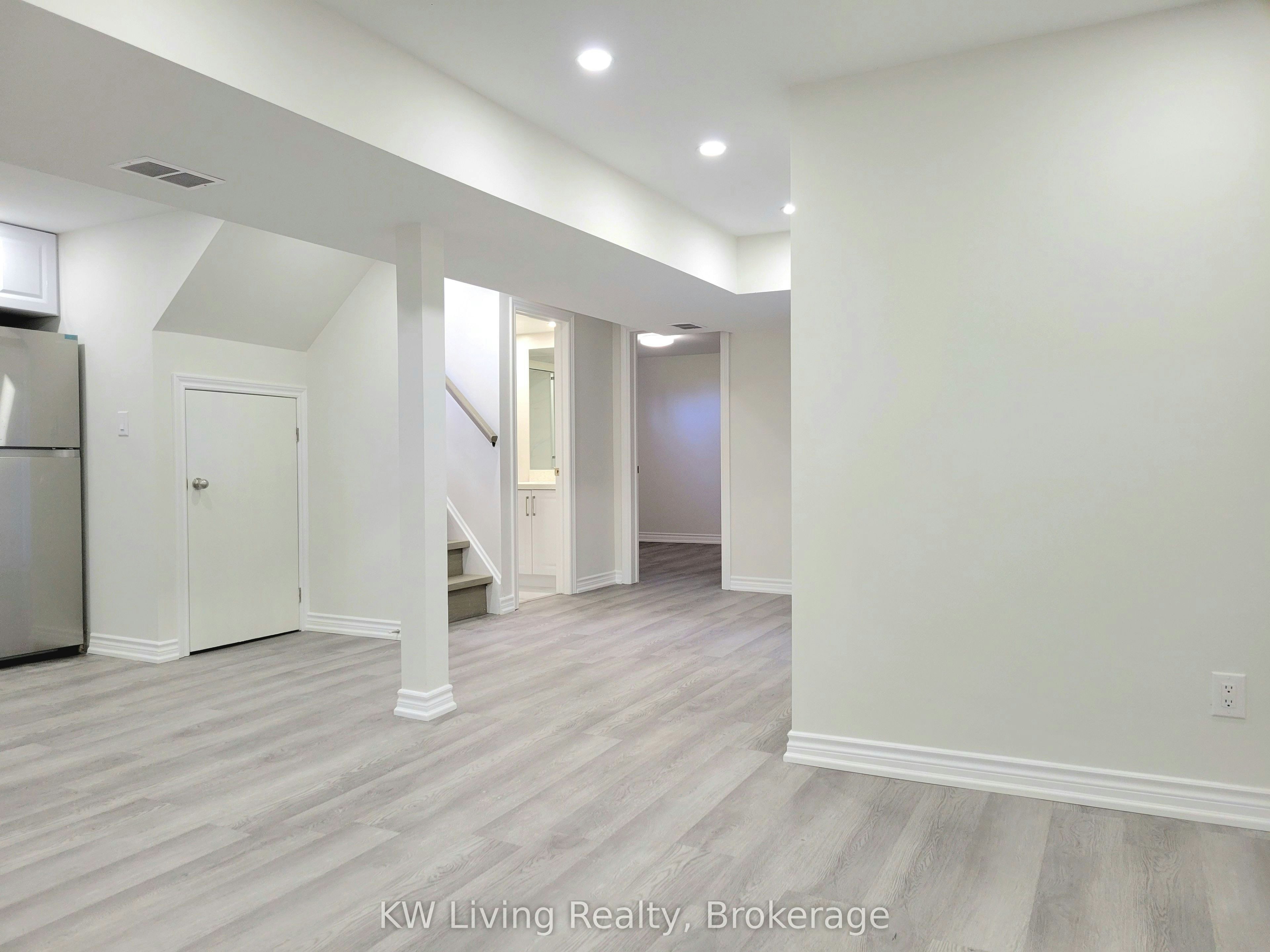Bsmt-6 Gardens Crescent, Toronto, ON, M4B 1T5 - 5
