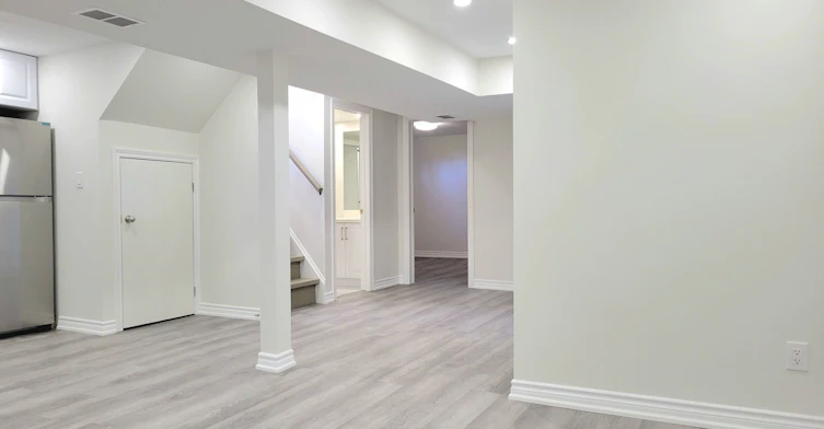 Bsmt-6 Gardens Crescent, Toronto, ON, M4B 1T5 - 5