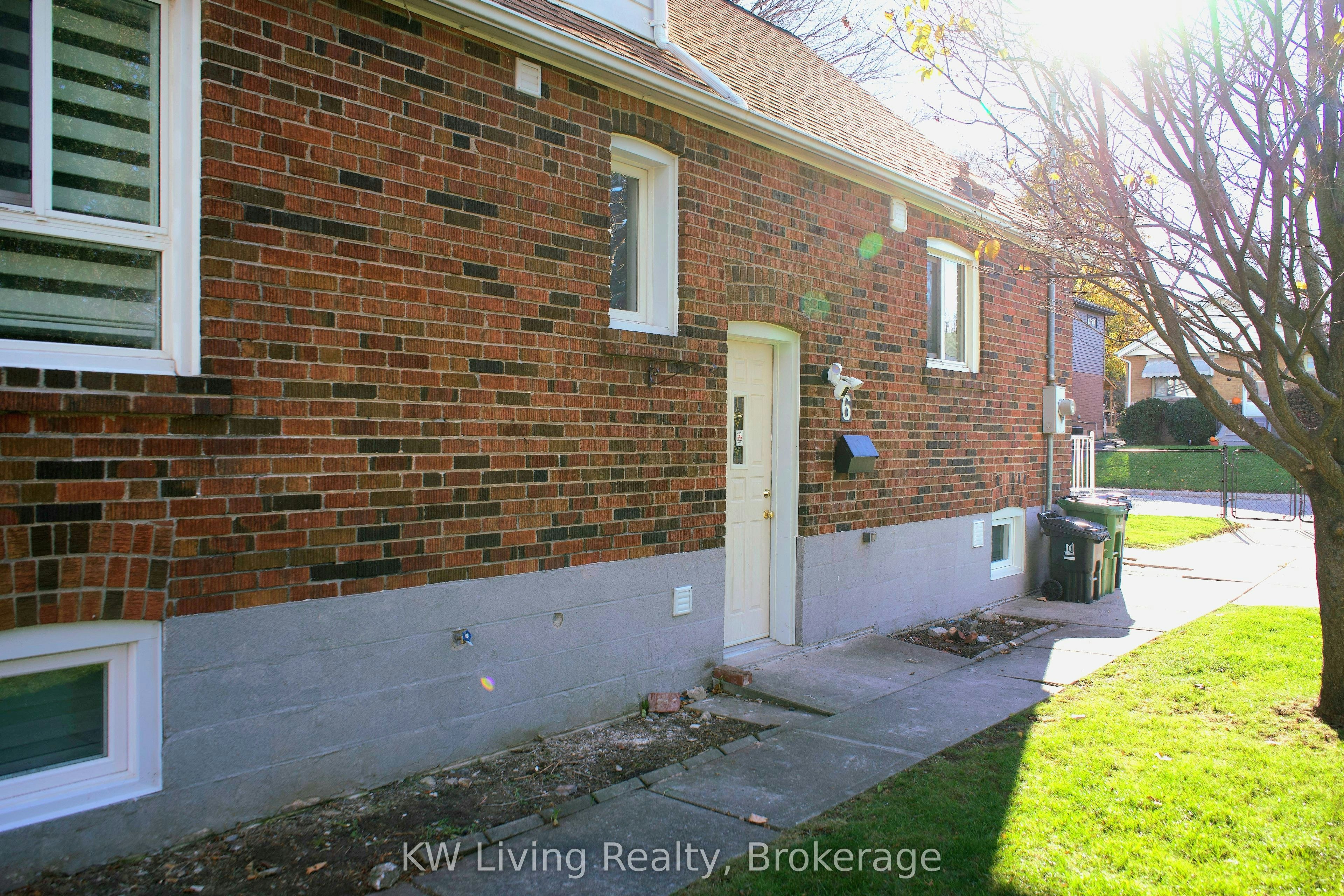 Bsmt-6 Gardens Crescent, Toronto, ON, M4B 1T5 - 2