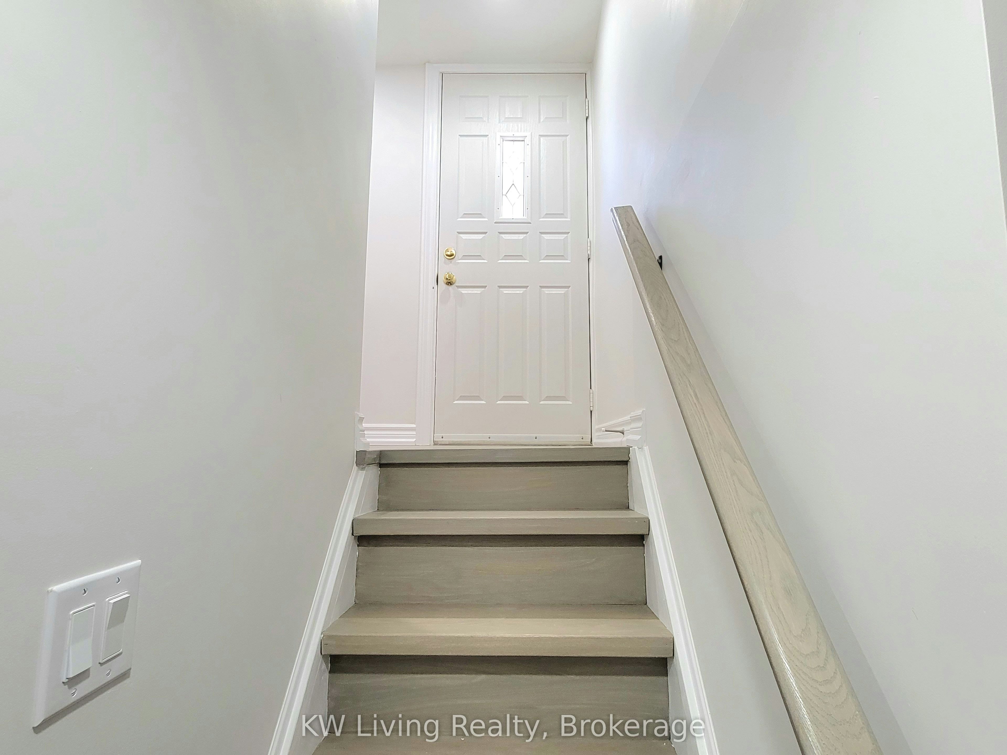 Bsmt-6 Gardens Crescent, Toronto, ON, M4B 1T5 - 11