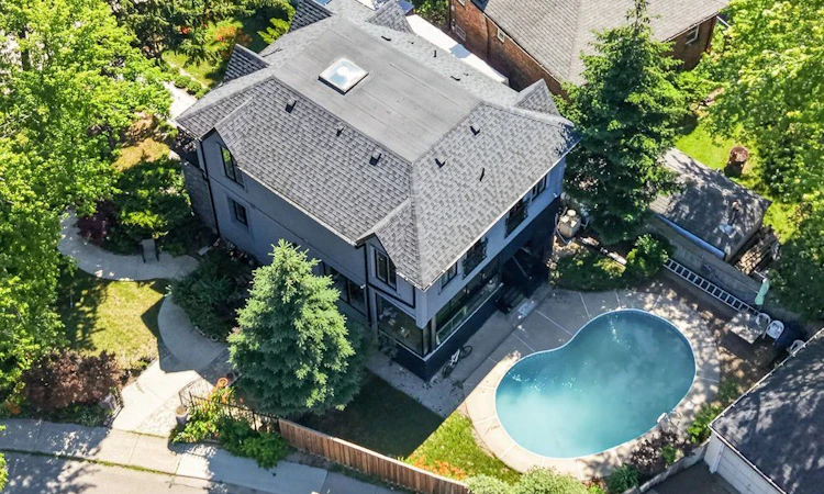 32 Cliffcrest Drive